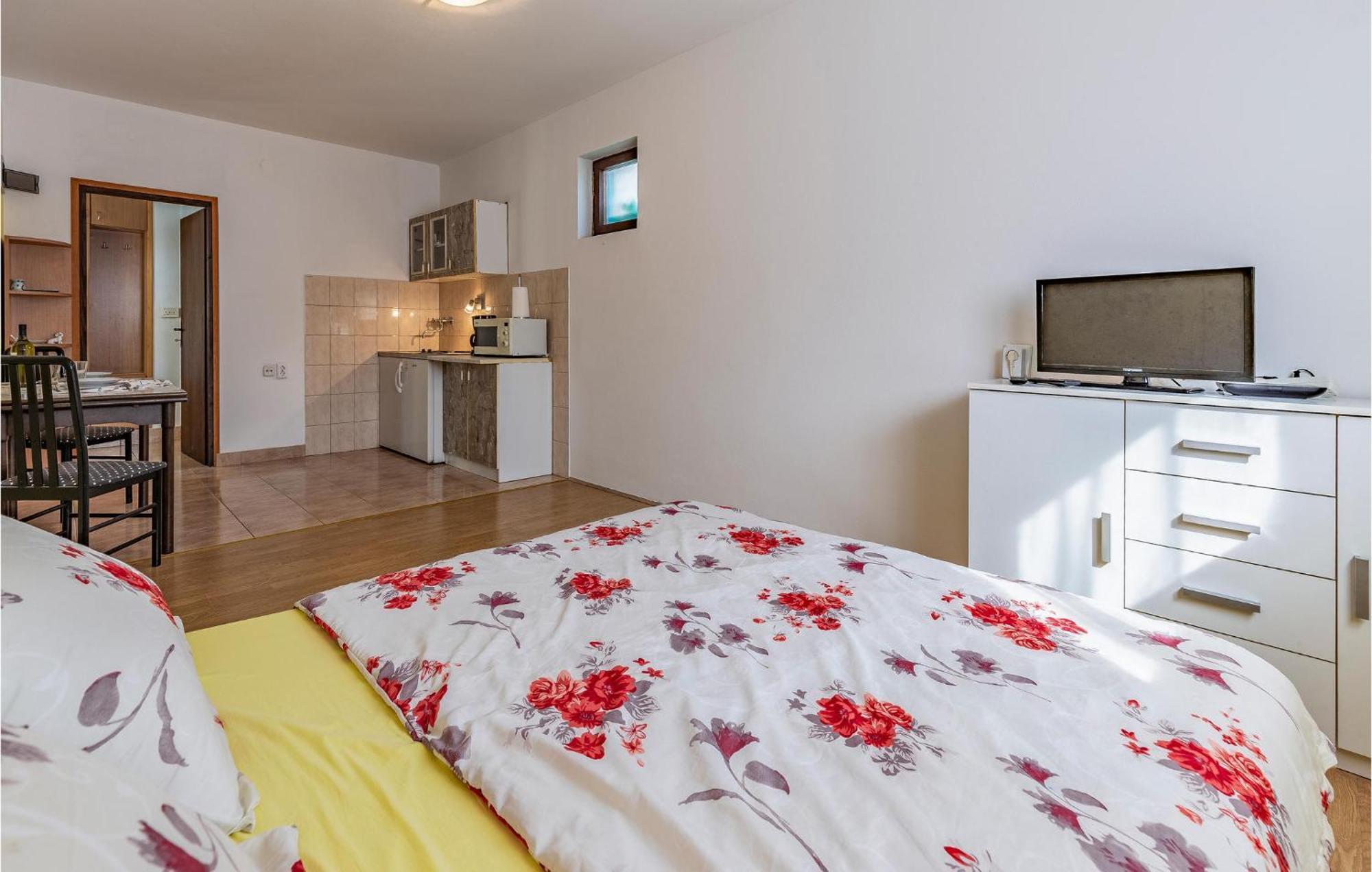 Nice Apartment In Pula With Kitchen Экстерьер фото